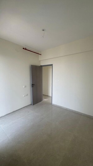 Room in 3 BHK Apartment at Hiranandani Highland, Powai – for Rent