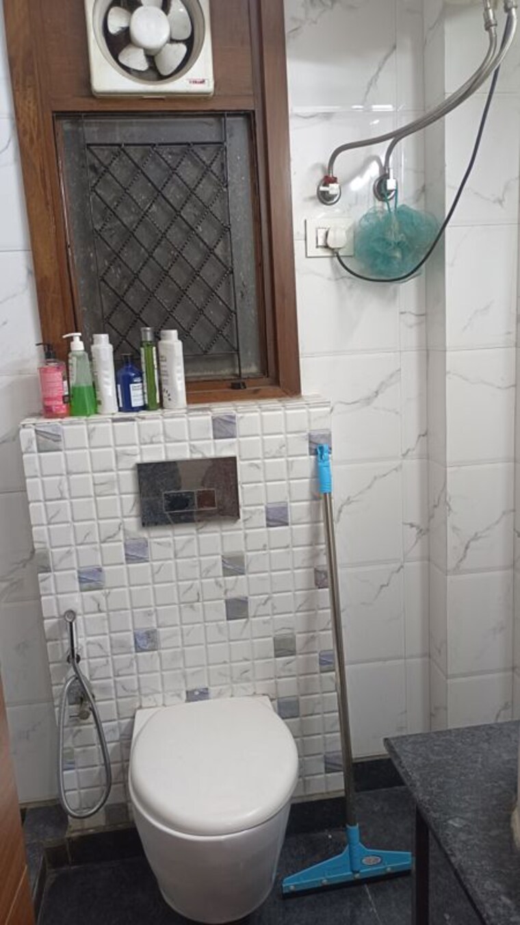 Bathroom, old rajinder nagar 3 Bedroom 760 Sq.Ft. Builder Floor In Old Rajinder Nagar Delhi 10334743