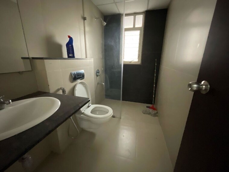 Bathroom, kolte-patil-tuscan-estate-signature-meadows 3.5 Bedroom 2070 Sq.Ft. Apartment In Kharadi Pune 10334775