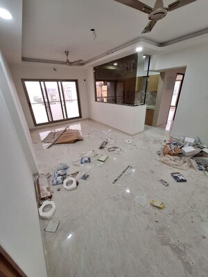 Room in 2 BHK Apartment at Andheri West – for Rent