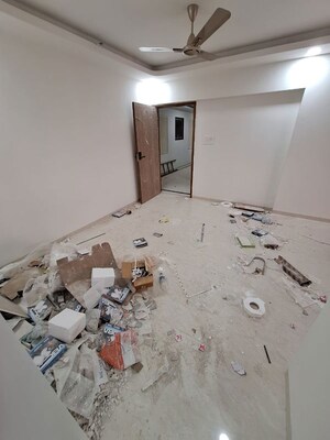 Bedroom in 2 BHK Apartment at Andheri West – for Rent