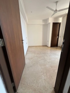 2 BHK + Extra Room Apartment For Rent in One Hiranandani Park Cloverdale