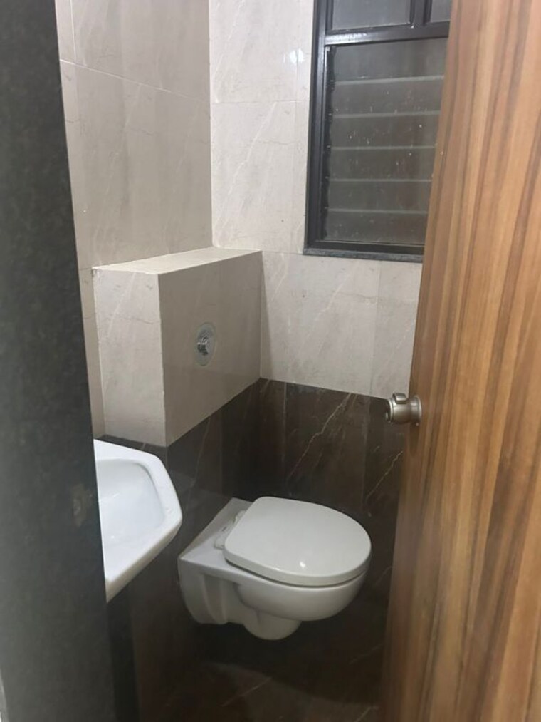 Bathroom, atul-western-hills-phase-2 1.5 Bedroom 900 Sq.Ft. Apartment In Baner Pune 10334850
