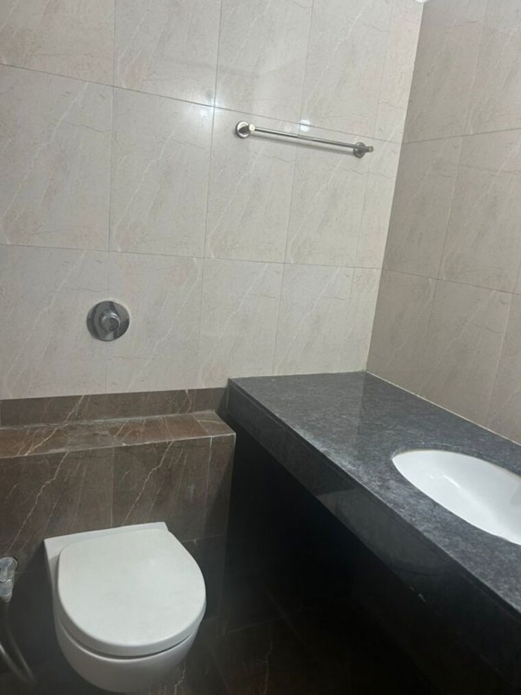 Bathroom, atul-western-hills-phase-2 1.5 Bedroom 900 Sq.Ft. Apartment In Baner Pune 10334850