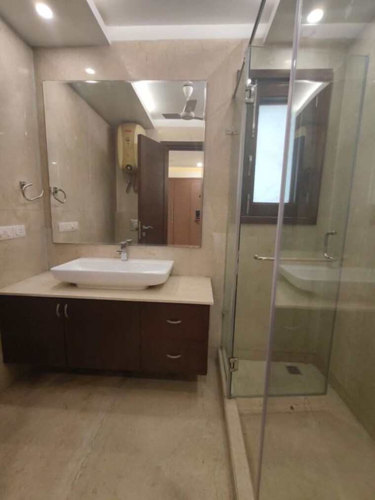 Bathroom, greater kailash i 3 Bedroom 2250 Sq.Ft. Builder Floor In Greater Kailash I Delhi 10334854