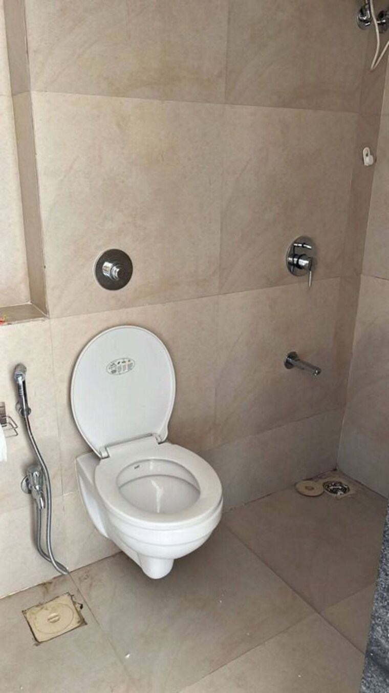 Bathroom, conwood-astoria 1 Bedroom 650 Sq.Ft. Apartment In Goregaon East Mumbai 10334877