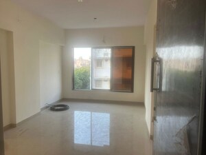 Room in  Showroom at Gokul Concorde, Kandivali East – for Rent