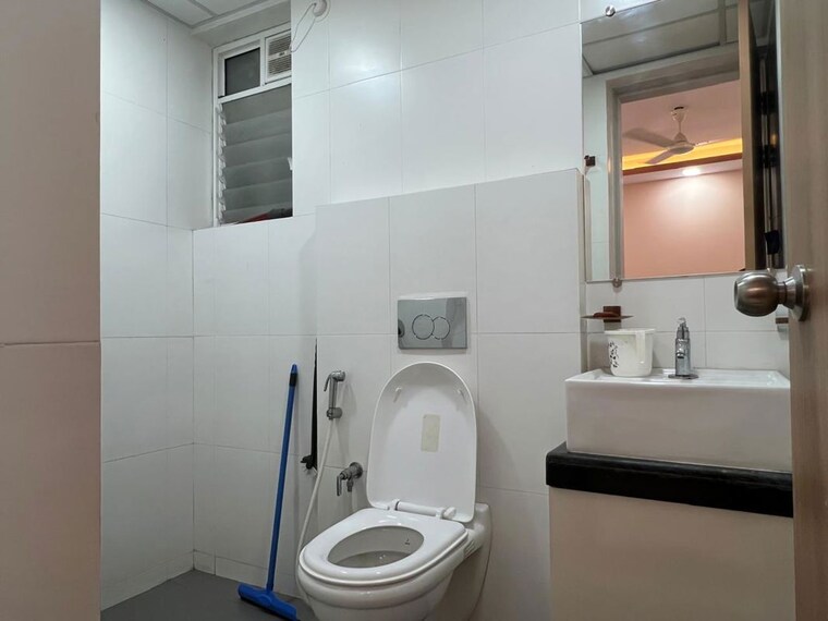 Bathroom, gokul-concorde Commercial Showroom 3000 Sq.Ft. In Kandivali East Mumbai 10334913