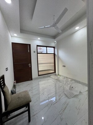 Bedroom in 1 BHK Apartment at Chattarpur – for Rent