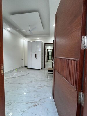 Room in 1 BHK Apartment at Chattarpur – for Rent