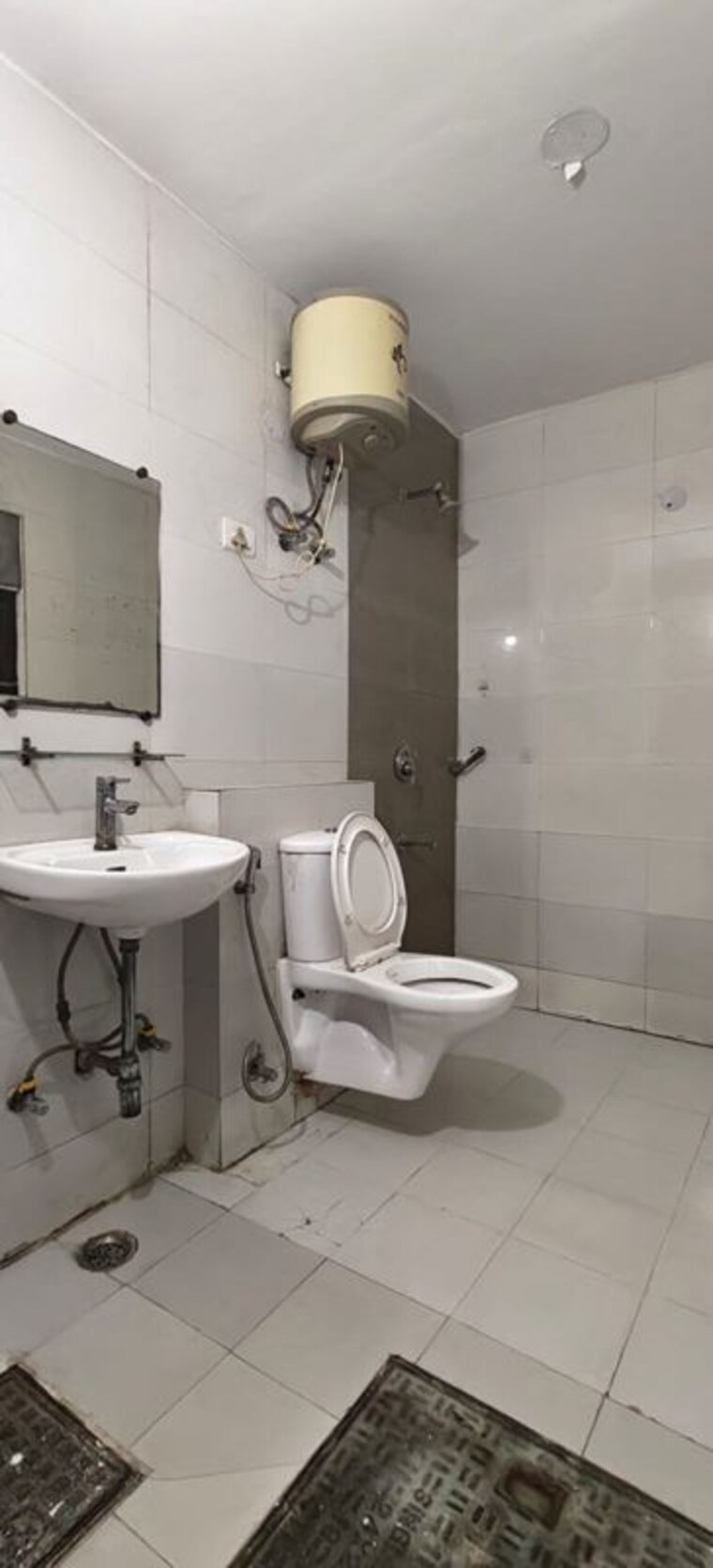 Bathroom, uday nagar 1 Bedroom 750 Sq.Ft. Builder Floor In Uday Nagar Gurgaon 10335002