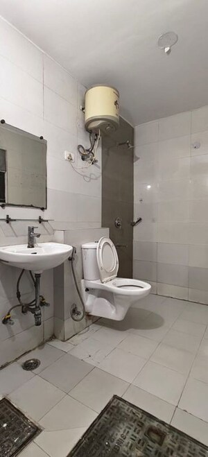 Bathroom in 1 BHK Builder Floor at Sector 45 – for Rent