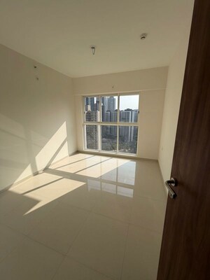 Room in 2 BHK Apartment at Lodha Amara Tower 24 And 25, Kolshet Road – for Sale