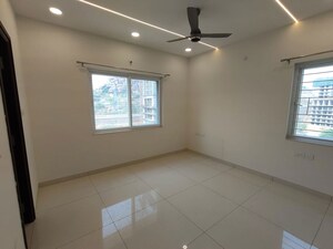 Room in 3 BHK Apartment at Aparna Zenon, Puppalaguda – for Rent