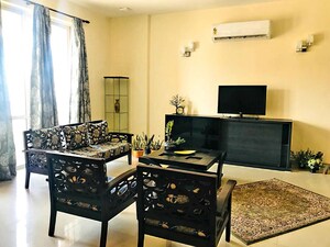 Team Area in 2 BHK Apartment at Unitech Uniworld Gardens 2, Sector 47 – for Rent