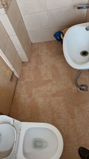 Bathroom in 1 RK Builder Floor at Sector 40 – for Rent