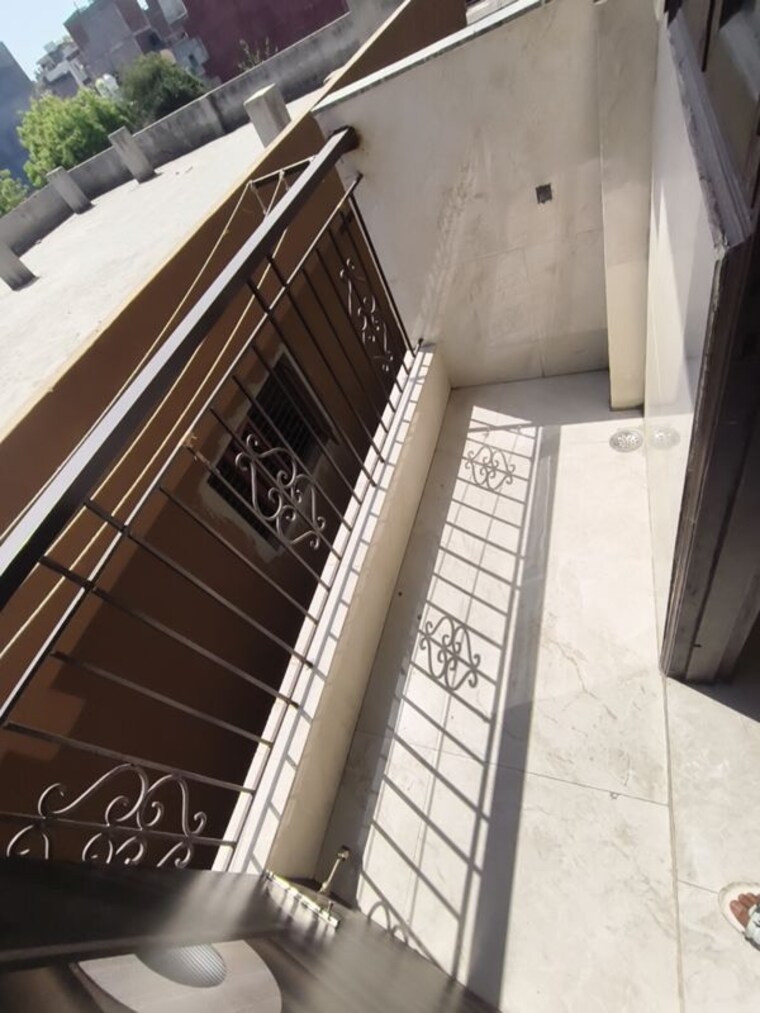 Balcony, ashram 2.5 Bedroom 80 Sq.Yd. Builder Floor In Ashram Delhi 10335035