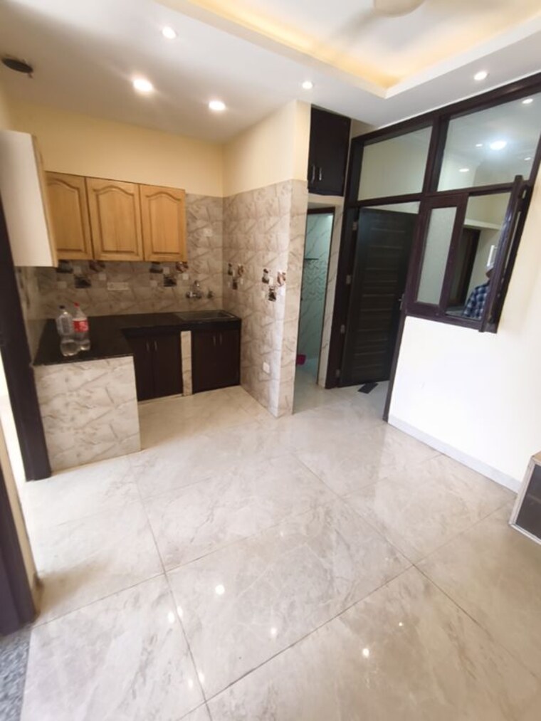 Kitchen, ashram 2.5 Bedroom 80 Sq.Yd. Builder Floor In Ashram Delhi 10335035