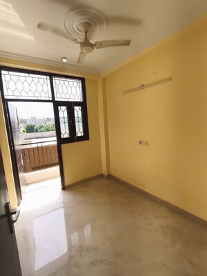Room in 2.5 BHK Builder Floor at Ashram – for Rent