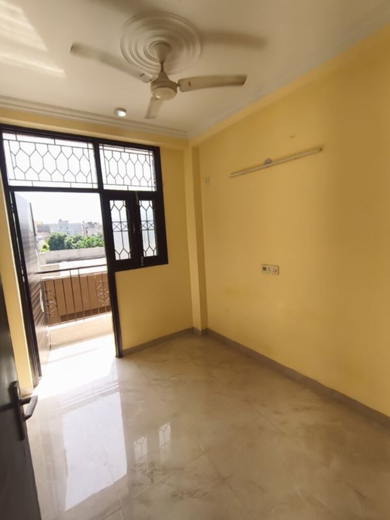 Room, ashram 2.5 Bedroom 80 Sq.Yd. Builder Floor In Ashram Delhi 10335035