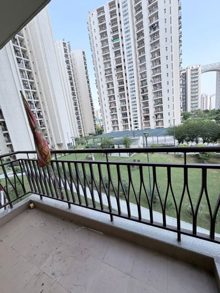 Balcony, shalimar-one-world-belvedere-court-3 3.5 Bedroom 2100 Sq.Ft. Apartment In Gomti Nagar Lucknow 10335042