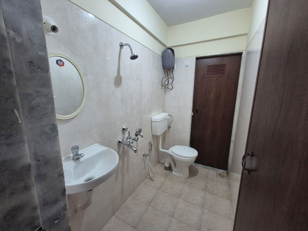Bathroom, sector 7 kopar khairane Pg For Boys & Girls In Sector 7 Kopar Khairane 10335050