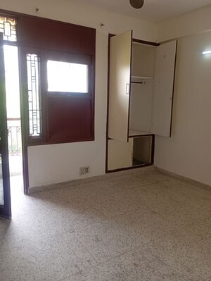 Room in 3 BHK Apartment at Sector 6 Dwarka – for Rent