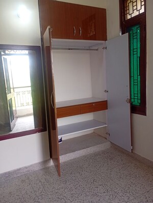 Room in 3 BHK Apartment at Sector 6 Dwarka – for Rent