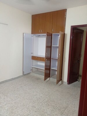 Room in 3 BHK Apartment at Sector 6 Dwarka – for Rent