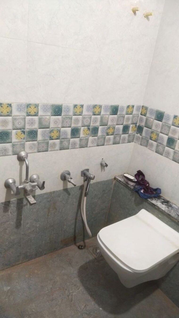 Bathroom, copper-84 2 Bedroom 135 Sq.Yd. Apartment In Nana Chiloda Ahmedabad 10335069
