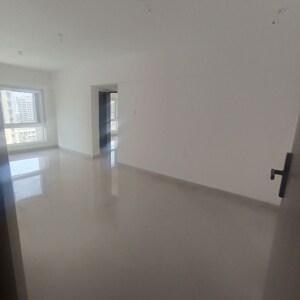 Room in 2 BHK Apartment at Paradigm Antalya, Oshiwara – for Rent