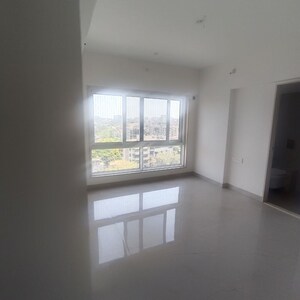 Room in 2 BHK Apartment at Paradigm Antalya, Oshiwara – for Rent