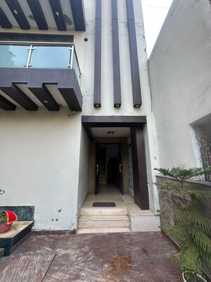 6+ BHK Independent House – Exterior View View at Sector 55 - for Rent