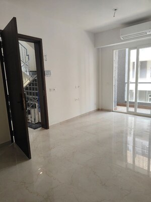 Room in 2 BHK Apartment at Smart World Orchard, Sector 61 – for Rent