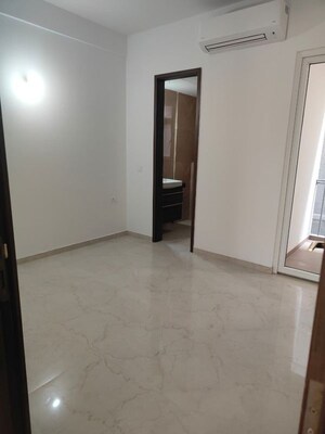 Room in 2 BHK Apartment at Smart World Orchard, Sector 61 – for Rent