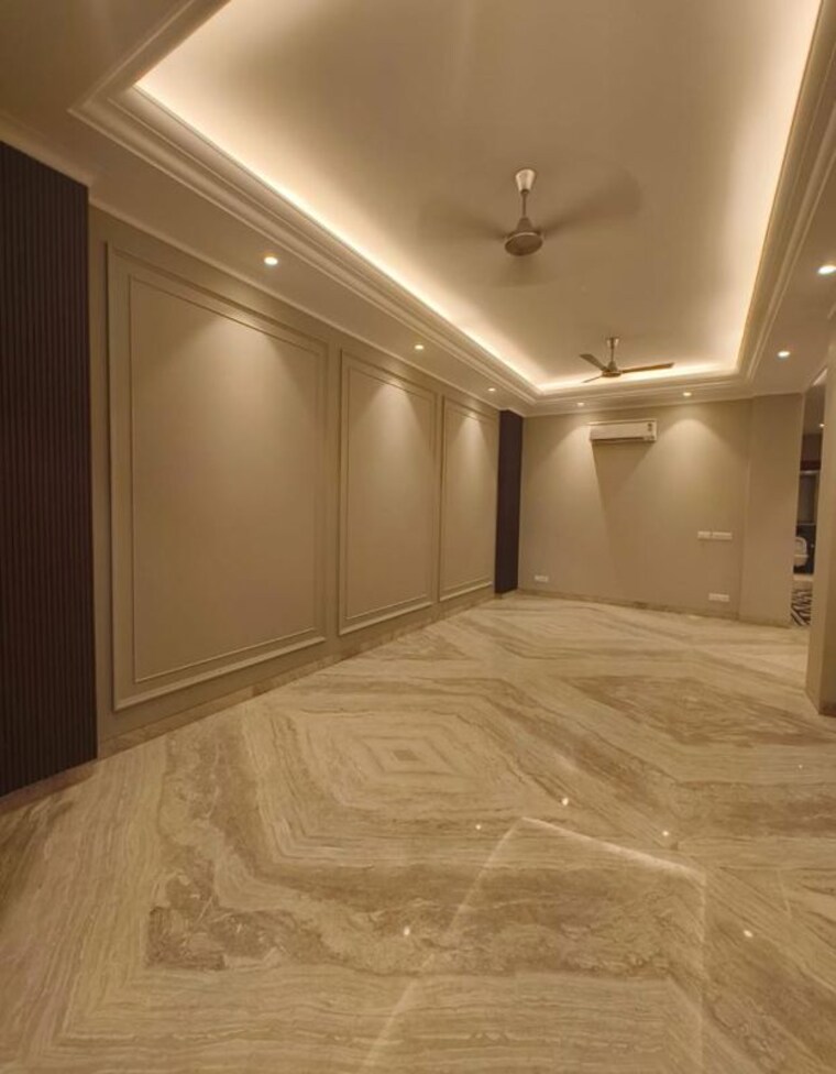 Room, greater kailash part 3 3 Bedroom 217 Sq.Yd. Builder Floor In Greater Kailash Part 3 Delhi 10335129