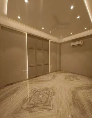 Room in 3 BHK Builder Floor at Greater Kailash Part 3 – for Rent