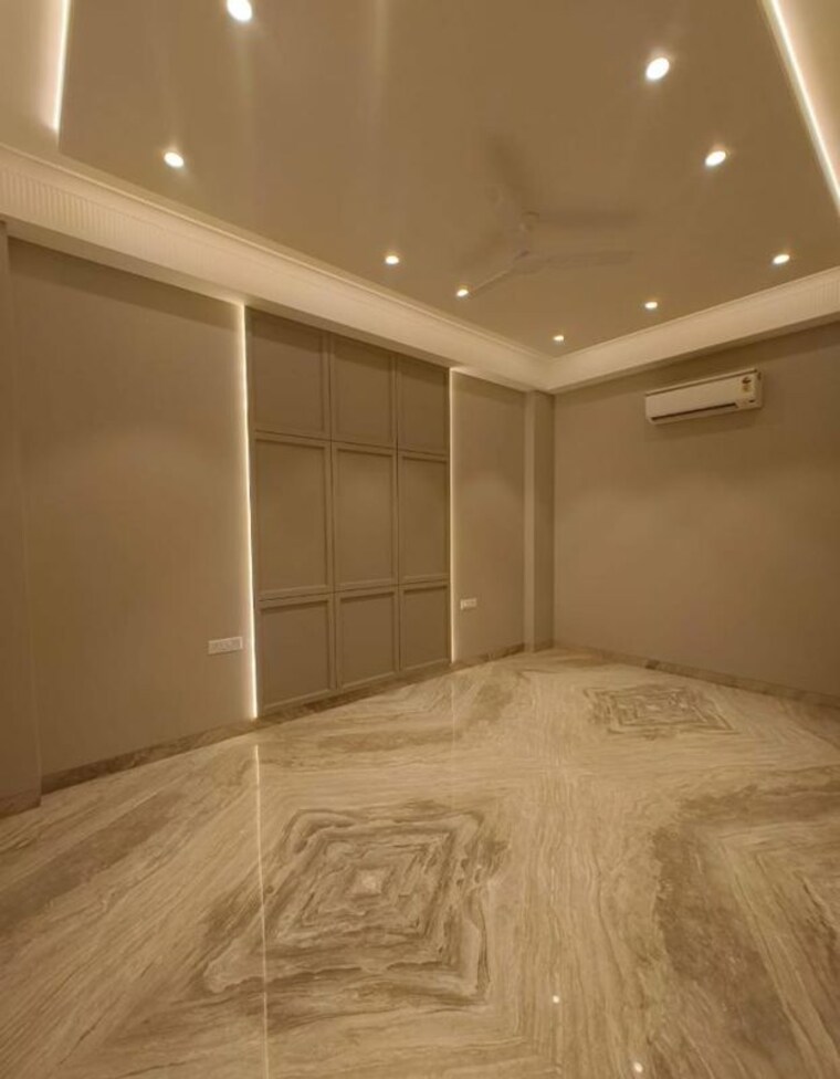 Room, greater kailash part 3 3 Bedroom 217 Sq.Yd. Builder Floor In Greater Kailash Part 3 Delhi 10335129
