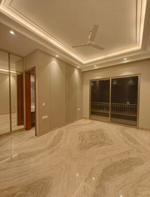 Room in 3 BHK Builder Floor at Greater Kailash Part 3 – for Rent