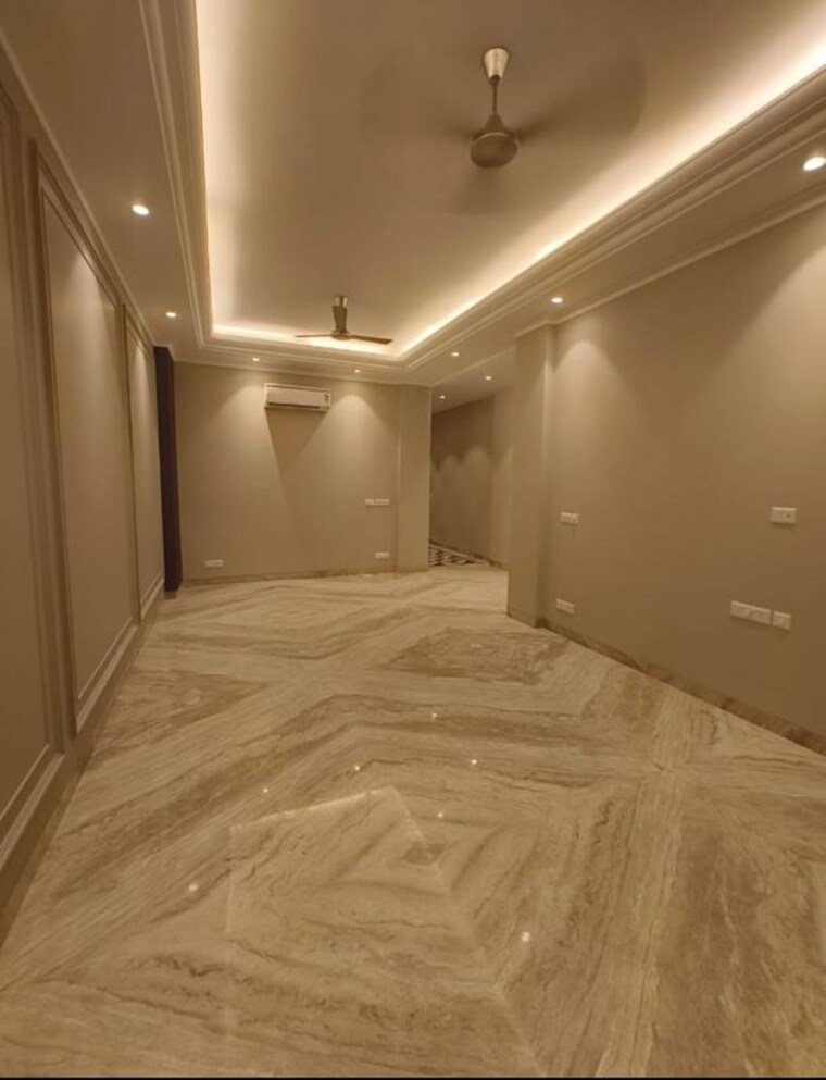 Room, greater kailash part 3 3 Bedroom 217 Sq.Yd. Builder Floor In Greater Kailash Part 3 Delhi 10335129