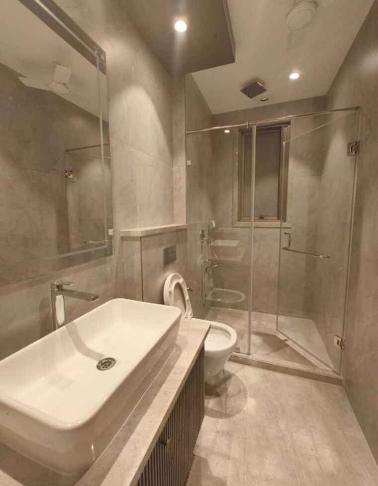 Bathroom, greater kailash part 3 3 Bedroom 217 Sq.Yd. Builder Floor In Greater Kailash Part 3 Delhi 10335129