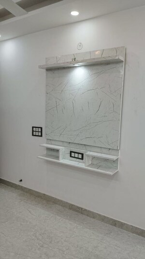 Room in 3 BHK Builder Floor at Indrapuram – for Sale