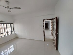 Room in 2 BHK Apartment at Seawoods – for Rent