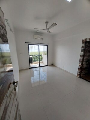 Room in 2 BHK Apartment at Seawoods – for Rent