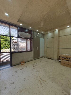 Room in 3 BHK Builder Floor at Greater Kailash ii – for Rent