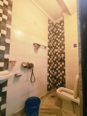 Attached Bathroom in 3 BHK Builder Floor at Mansa Ram Park – for Rent