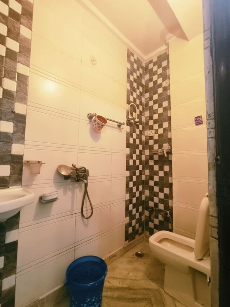 Attached Bathroom, mansa ram park 3 Bedroom 810 Sq.Ft. Builder Floor In Mansa Ram Park Delhi 10335173