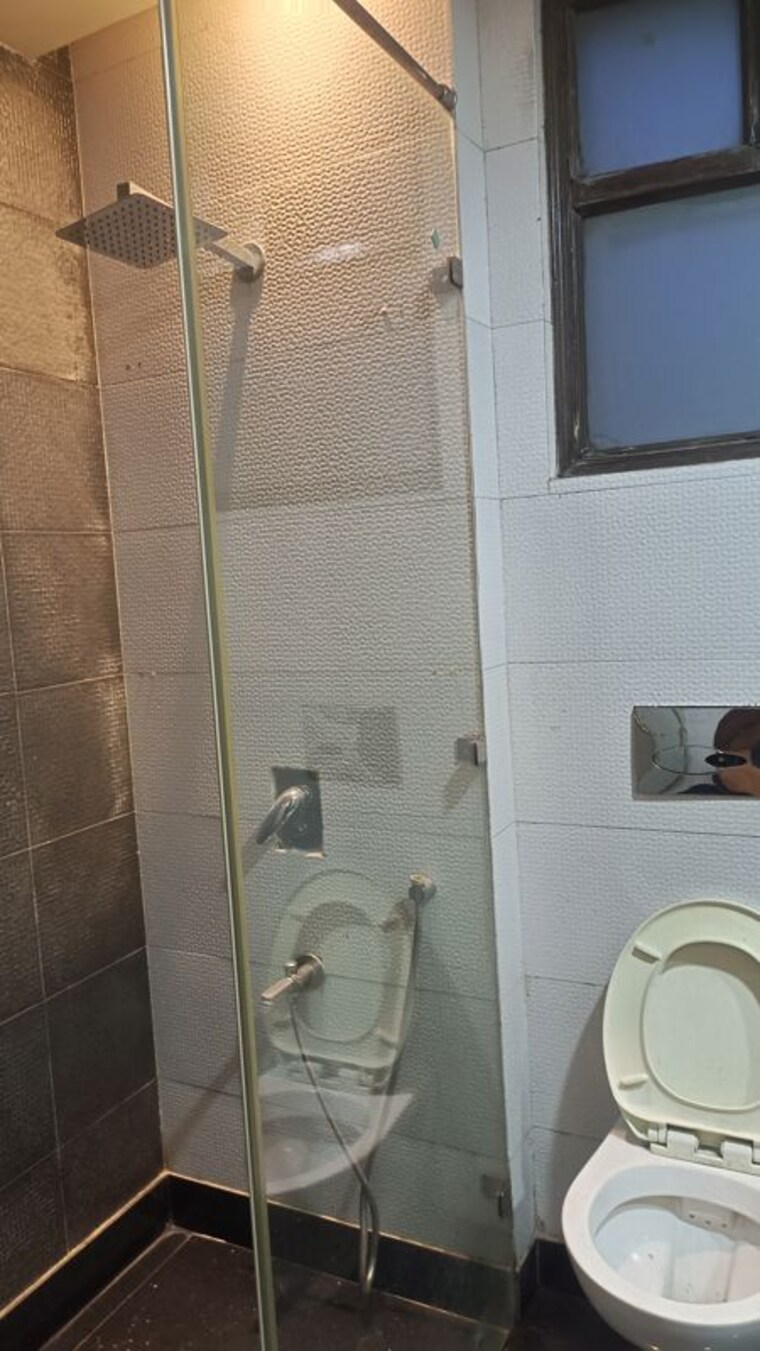 Bathroom, new rajinder nagar 3 Bedroom 1803 Sq.Ft. Builder Floor In New Rajinder Nagar Delhi 10335208