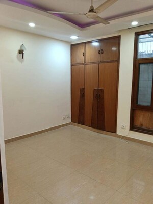 Room in 5 BHK Independent House at Jaipuria Plaza, Sector 26 – for Sale