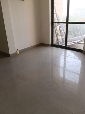 Room in 3 BHK Apartment at Unitech Uniworld Gardens, Sector 47 – for Rent